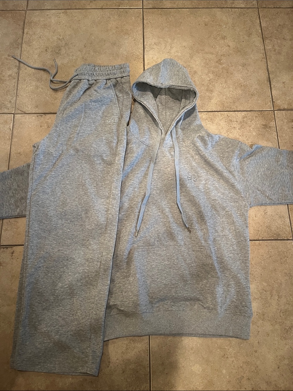 ALO Yoga Light Gray Pullover Hoodie